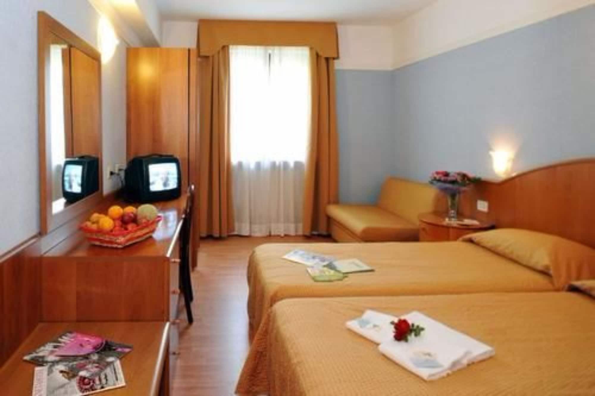 Park Hotel Jolanda San Zeno di Montagna Extérieur photo