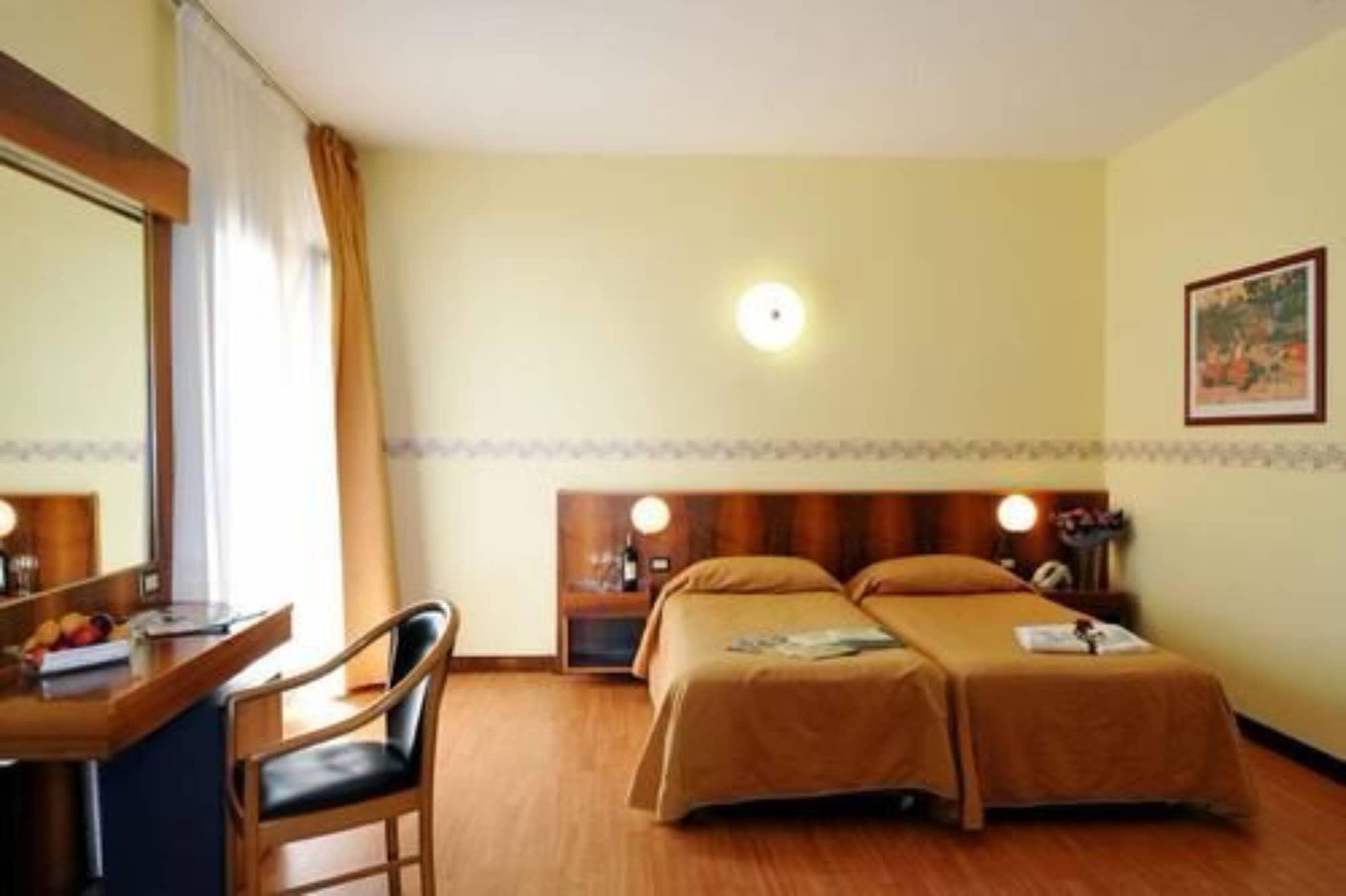 Park Hotel Jolanda San Zeno di Montagna Extérieur photo