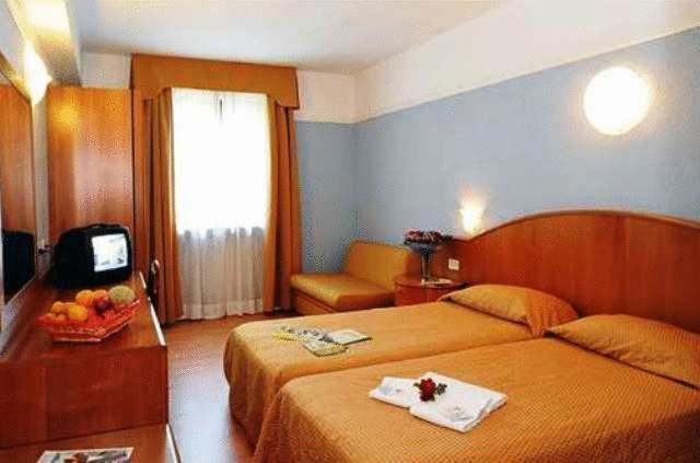 Park Hotel Jolanda San Zeno di Montagna Extérieur photo