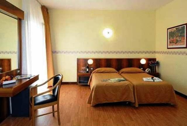 Park Hotel Jolanda San Zeno di Montagna Extérieur photo