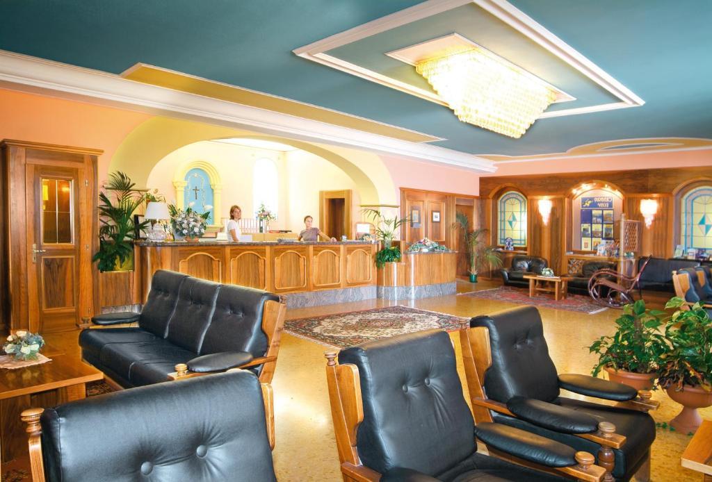 Park Hotel Jolanda San Zeno di Montagna Extérieur photo
